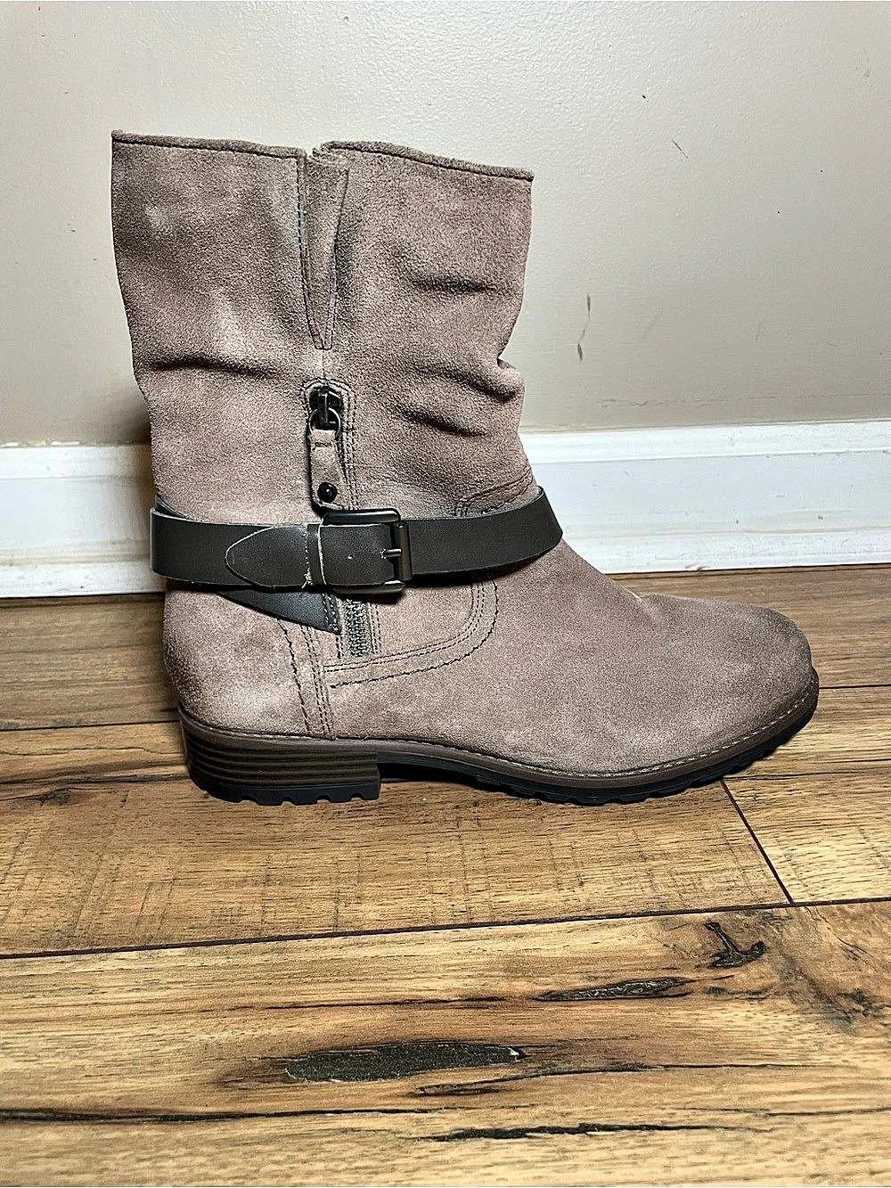 Clarks Nissini Pearl Belted Brown/Taupe suede Boots US 9 wide